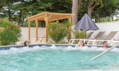 Campsite with hot tub on Île de Ré