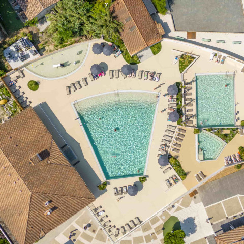 Heated pool Grenettes camping Île de Ré