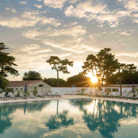 Heated pool camping Île de Ré